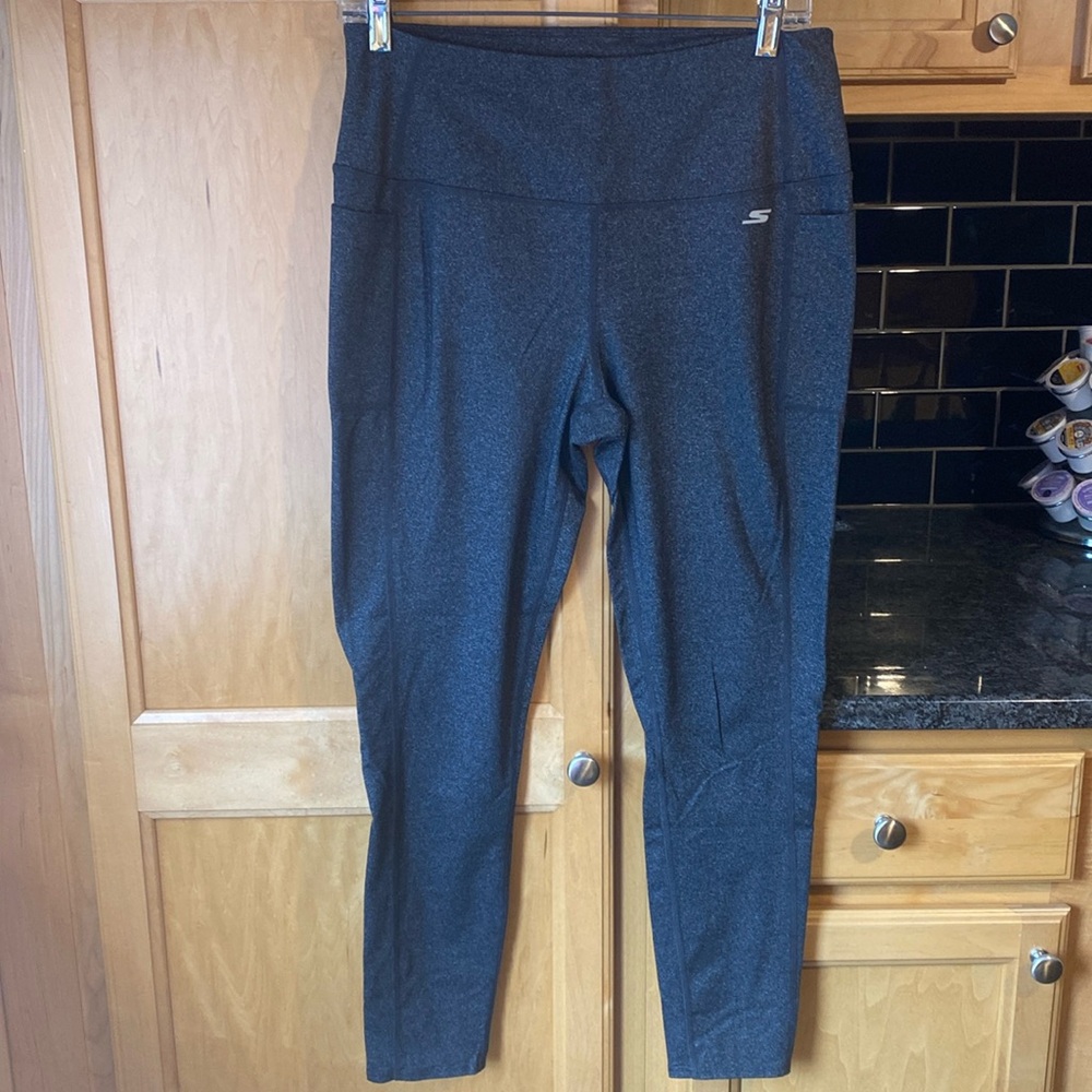 Sketchers women’s leggings. Large, gray.